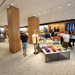 Lululemon Athletica - Interior