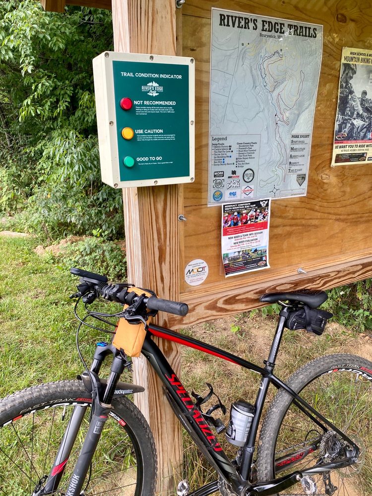 Rivers Edge Trails Logo