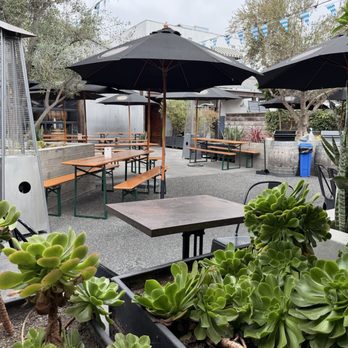 Third Window Brewing - Seating outdoors - Breweries Near Me - Santa Barbara, California