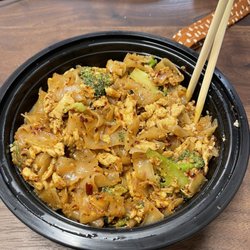 Basil Thai Cuisine - Pad See-Eu