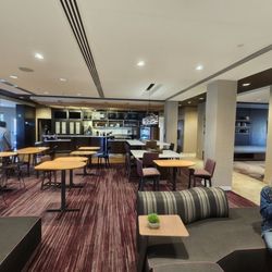 Courtyard by Marriott Toledo North - Lobby