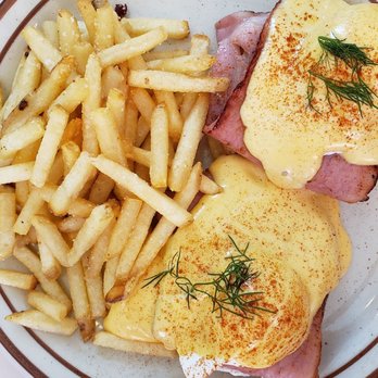The Mont - Classic Benedict - Breakfast & Brunch Near Me - Portland, Oregon The Mont - Classic Benedict - Breakfast & Brunch Near Me - Portland, Oregon