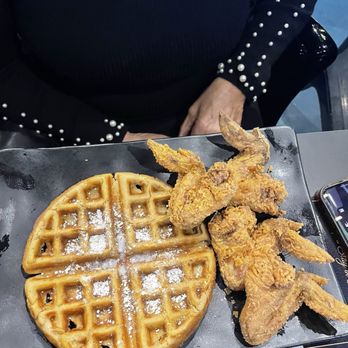 Harold's Chicken & Ice Bar - Harold's Chicken & Waffle - Sports Bars Near Me - Lithonia, Georgia Harold's Chicken & Ice Bar - Harold's Chicken & Waffle - Sports Bars Near Me - Lithonia, Georgia