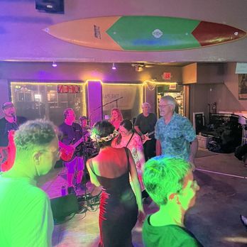 Big Wave Dave's - Sports Bars Near Me - Kapaa, Hawaii