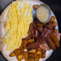 Big Ben: 2 eggs, bacon, ham and sausages.