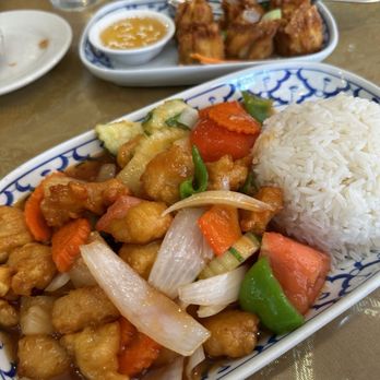 Cha Da Thai - Thai Sweet & Sour (Chicken or Tofu) - Thai Near Me - Winston Salem, North Carolina