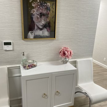 LA Wellness Boutique - Waiting area - Internal Medicine Near Me - Calabasas, California LA Wellness Boutique - Waiting area - Internal Medicine Near Me - Calabasas, California
