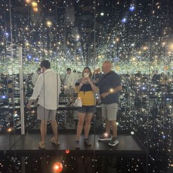 Yayoi Kusama's Infinity Mirrored Room - Illusion room