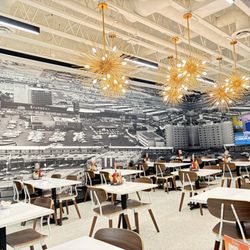 Siegel's Bagelmania - Inside