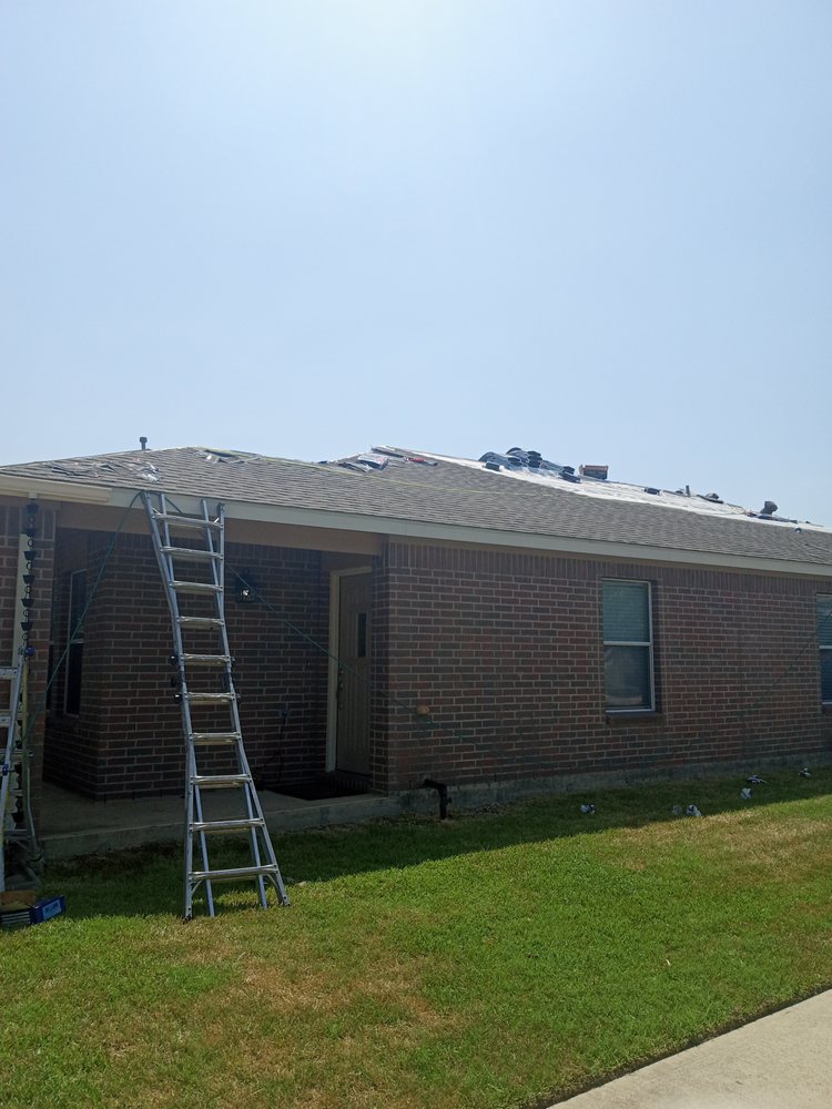 Slide of Diamond Roofing and Seamless Gutters