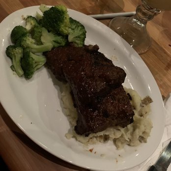 Cheddar's Scratch Kitchen - Meatloaf with mashed potatoes and broccoli, Yummy - Comfort Food Near Me - Kissimmee, Florida