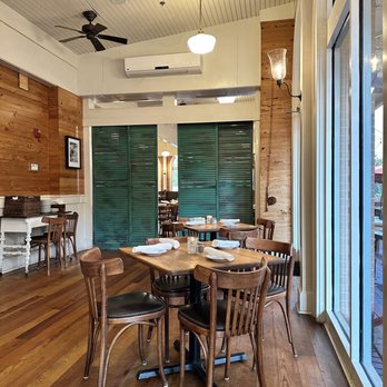 Grand Isle Seafood - Inside - Southern Near Me - New Orleans, Louisiana