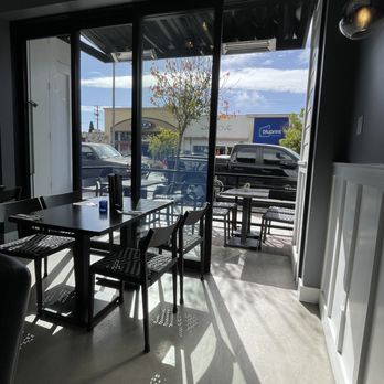 Louie’s on 2nd - patio - American Near Me - Long Beach, California Louie’s on 2nd - patio - American Near Me - Long Beach, California