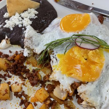 El Pipe - Huevos roto Fried eggs over medium on a tortilla with potatoes and chorizo - Oaxacan Near Me - Oaxaca, OAX El Pipe - Huevos roto Fried eggs over medium on a tortilla with potatoes and chorizo - Oaxacan Near Me - Oaxaca, OAX