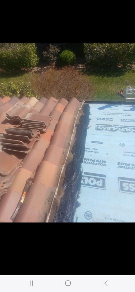 Slide of Saravia Roofing