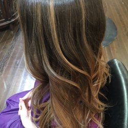 Salon Elle - Left side