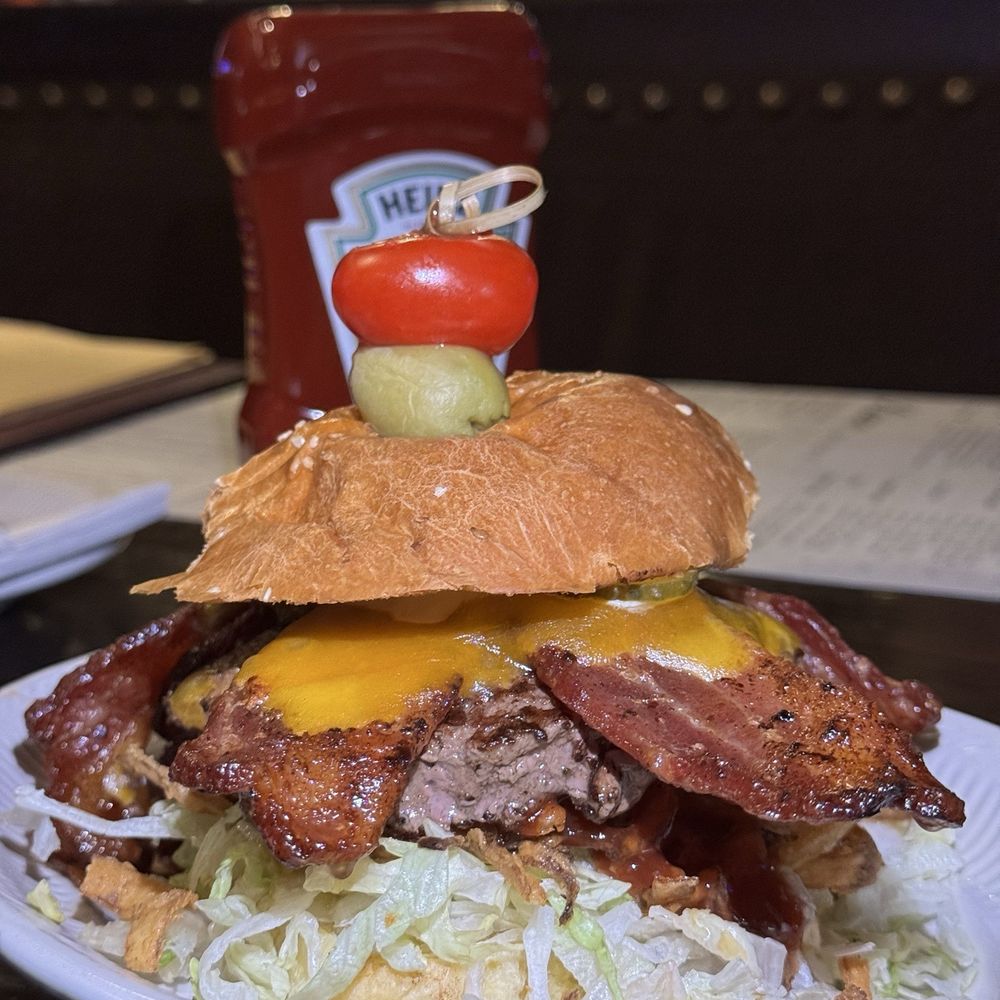 Luxe Bar & Grill - BBQ Bacon Burger - Pubs Near Me - Grosse Pointe Farms, Michigan
