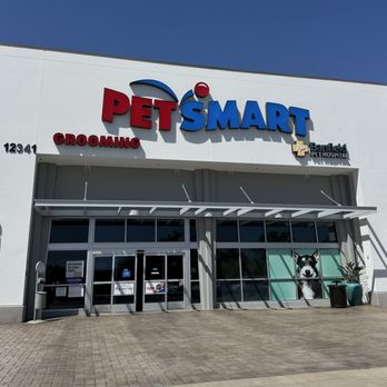 PetSmart - Entrance - Pet Stores Near Me - Seal Beach, California