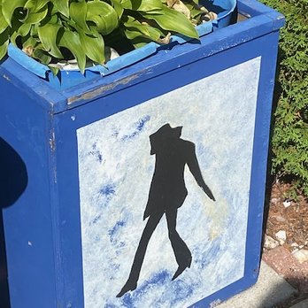 Egg Headz Café - Flower planter with MJ's image - American Near Me - Tinley Park, Illinois