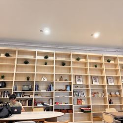 Hạt Cafe - Air conditioning and plenty of tables. A few couches too.