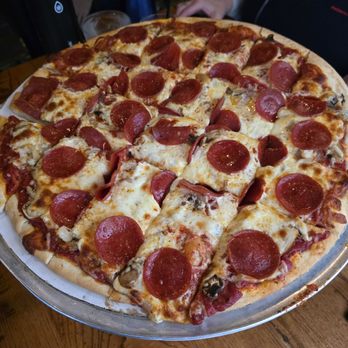 Giordano's - 16 inch Pepperoni thin - Pizza Near Me - Chicago, Illinois
