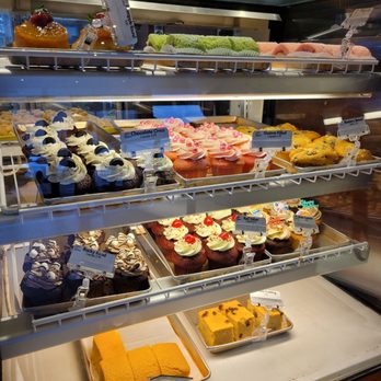 Liliha Bakery - Bakeries Near Me - Honolulu, Hawaii