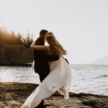 Amanda Kolstedt Photography - Elopement Photography - Event Photography Near Me Amanda Kolstedt Photography - Elopement Photography - Event Photography Near Me