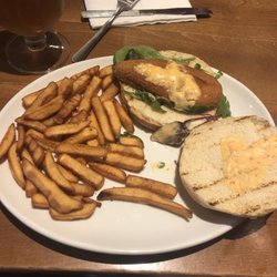 The Orange Tree - How brown are those chips? Seriously, a crematorium could cook them less.