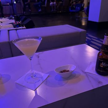 Twelve - Gin Daisy Cocktail & Modelo Negra Craft Beer with Complimentary Salted Almonds - Wine Bars Near Me - Indio, California Twelve - Gin Daisy Cocktail & Modelo Negra Craft Beer with Complimentary Salted Almonds - Wine Bars Near Me - Indio, California