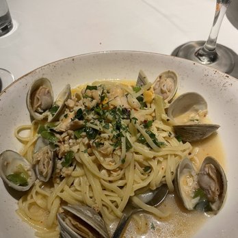 Viaggio Restaurant Chicago - Linguini Clams - Italian Near Me - Chicago, Illinois Viaggio Restaurant Chicago - Linguini Clams - Italian Near Me - Chicago, Illinois