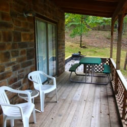 Ozark Cabins - Cabin #2, One bedroom with full kitchen.