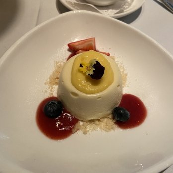 Roy's Waikiki - Lime cheese cake - Hawaiian Near Me - Honolulu, Hawaii Roy's Waikiki - Lime cheese cake - Hawaiian Near Me - Honolulu, Hawaii
