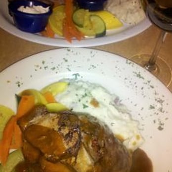 Buck's American Restaurant - Osso Bucco, garlic mashed & veg, Prime rib in the background - Cocktail Bars Near Me - Everett, Washington