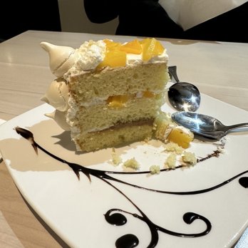 El Gaucho Argentino - Chaja (cake) white cake with peaches and Dulce de leche. Amazing dessert. Tasty from beginning to end - Argentine Near Me - Playas de Rosarito, BCN
