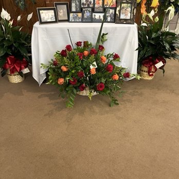 Twig & Thistle Floral Studio - Center flower arrangement - Florists Near Me Twig & Thistle Floral Studio - Center flower arrangement - Florists Near Me