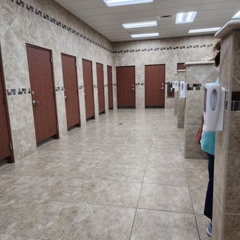 Buc-ee’s - Bathrooms - Gas Stations Near Me - Smiths Grove, Kentucky Buc-ee’s - Bathrooms - Gas Stations Near Me - Smiths Grove, Kentucky
