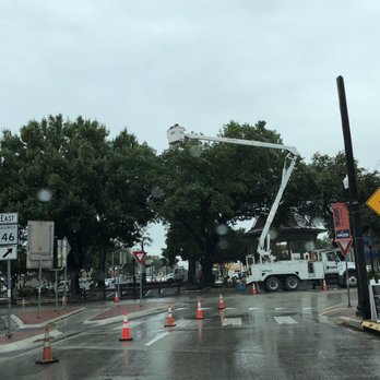 Main Plaza - Putting up holiday lights today - Parks Near Me - New Braunfels, Texas Main Plaza - Putting up holiday lights today - Parks Near Me - New Braunfels, Texas