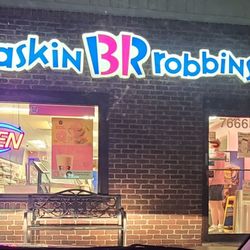 Baskin Robbins - Front of building