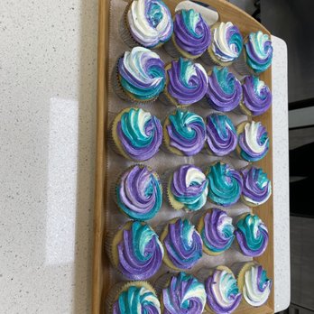 Sippy Cups Cafe - Cupcakes were delicious! - Cafes Near Me - Seaford, New York