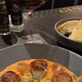 Katch Twenty Two - Knudsen Erath Pino Noir wine, fresh rosemary bread, Seared Scallops with tomato risotto - Seafood Near Me - Lecanto, Florida Katch Twenty Two - Knudsen Erath Pino Noir wine, fresh rosemary bread, Seared Scallops with tomato risotto - Seafood Near Me - Lecanto, Florida
