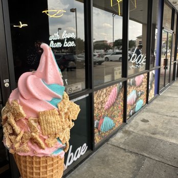 Bae - Cinnamon Toast Crunch and fruity pebbles swirl with Cinnamon Toast Crunch - Ice Cream & Frozen Yogurt Near Me - Houston, Texas Bae - Cinnamon Toast Crunch and fruity pebbles swirl with Cinnamon Toast Crunch - Ice Cream & Frozen Yogurt Near Me - Houston, Texas