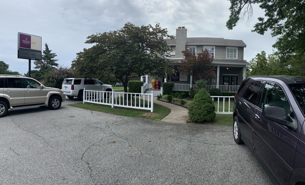 BERKSHIRE HATHAWAY 1013 S Main St, Grove, Oklahoma Real Estate