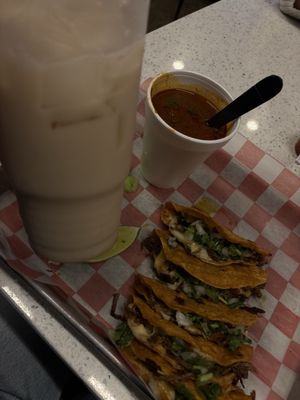 Taqueria y Birrieria las Cuatro Milpas by null