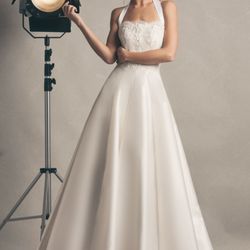 Marsil Alta moda e sposa - Grace, wedding dress handmade in silk  large and elegant with lace embroideried