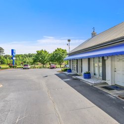 Morningstar Storage - Entrance to Morningstar Storage on West W T Harris