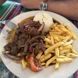 Lomo Salteado con Carne