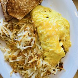 The Rose - Green Chili Omelette + wheat bread