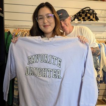 Balboa Island - Cute sweatshirt at etc etc. - Beaches Near Me - Newport Beach, California