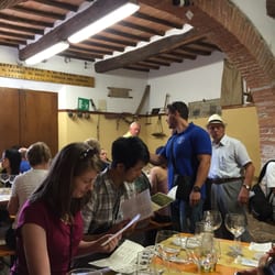 Cantina Abbadia Ardenga - Tour group inside