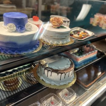 Panaderia La Reina - Cakes - Bakeries Near Me - Hemet, California Panaderia La Reina - Cakes - Bakeries Near Me - Hemet, California